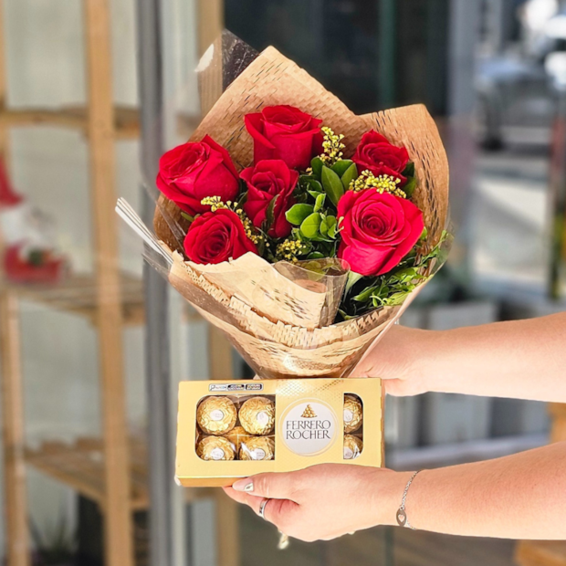 6 Rosas Vermelhar e Ferrero T8-8cbc7aeb-e662-423f-a4f6-3b9e02f285c6