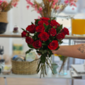 Arranjo de 12 Rosas vermelhas em Vaso-8bee21fa-2546-40af-a677-21e8321b3053
