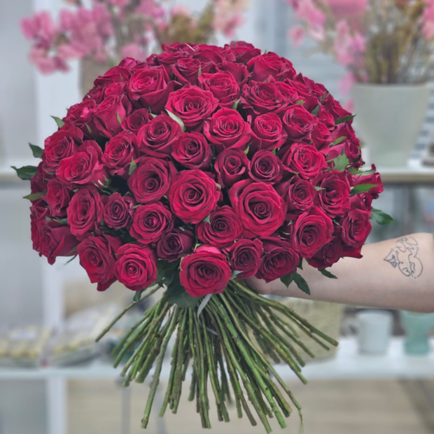 Buquê 100 Rosas vermelhas-7b90f7c7-fa46-4ffd-8684-7e304d371d0a
