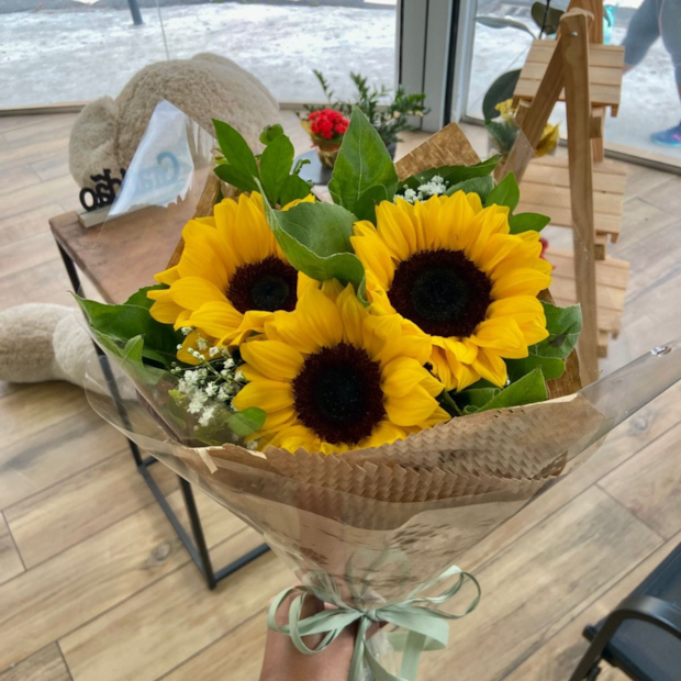 Buquê 3 Girassóis-cc5bb27f-90a2-4406-9e4e-1f6dd4a44571