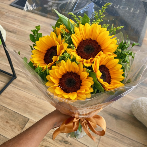 Buquê 4 Girassóis-235fd999-b09a-403c-80ae-02bbffba1536