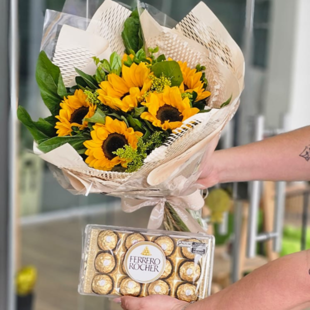 Buquê de Girassóis e Ferrero-c2b11da3-8977-4fca-8886-ea31420558fb
