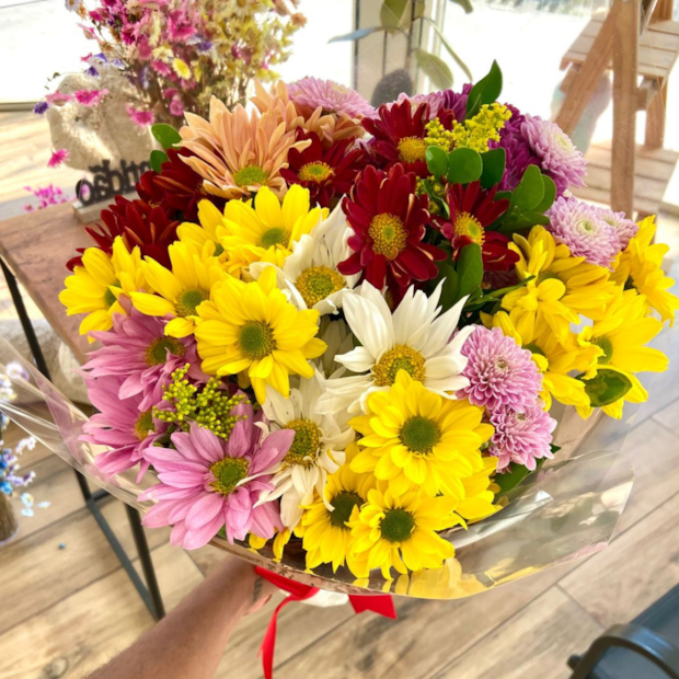 Buquê Flores Campestres e Ferrero Rocher-97fe2b38-b041-4fe4-b707-7776639dfa49